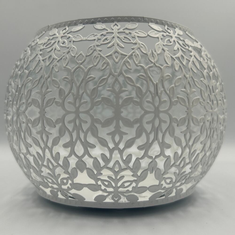Bath & Body Works Leaf Gate White Metal 3 Wick Candle Sleeve Holder